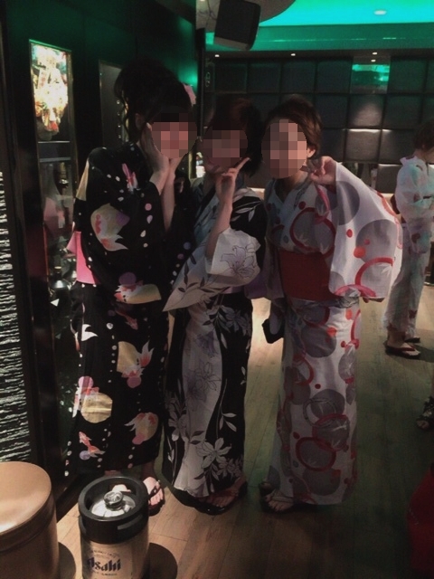 ガールズバーの店員
